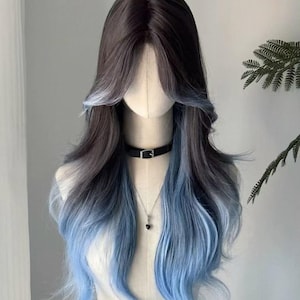 クールな女の子の黒と青のグラデーションウィッグハンサムパンクスタイルの長いカールした高温シルクウィッグ青い前髪の長いウィッグ