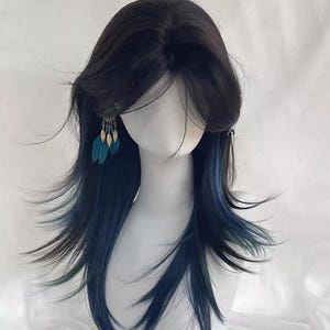 クールな女の子スタイルの青緑のハイライトウィッグ、ハンサムなパンクスタイルの長いストレート高温シルクウィッグ、黒の真ん中分け前髪ウィッグ