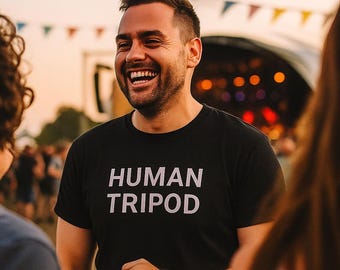 T-shirt voor mensen, uniseks driepoot. De leukste cadeaus voor hem of haar. Heren en dames. Grafische, unieke kledingontwerpen met handgemaakte details.