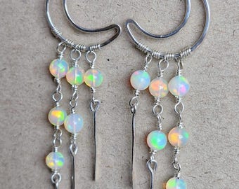 Sterling Silber und Opal Mond Kronleuchter Ohrringe.