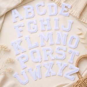 Parche grande blanco con letra universitaria, elige una inicial de la A a la Z para planchar o coser.