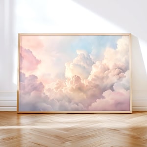 Könnte beinhalten: Ein gerahmter Druck eines pastellrosa, violetten und blauen Himmels mit flauschigen weißen Wolken. Die Wolken sind in Schichten angeordnet, was einen Eindruck von Tiefe und Dimension erzeugt.