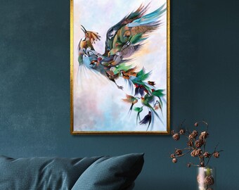 Puede incluir: Una pintura de un pájaro colorido formado por muchos pájaros más pequeños. El pájaro está en vuelo con las alas extendidas. El fondo es de un suave azul y blanco.