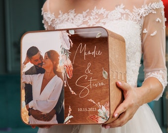 Personalisierte Hochzeitskartenbox mit dem Foto des Paares auf Acrylglas, rustikales Hochzeitsdekor, benutzerdefinierte Geldsammelbox mit Schlitz