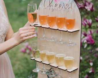 結婚式用シャンパンウォールディスプレイ：エレガントなパーティー装飾