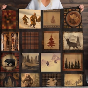 Può includere: Una coperta marrone e nera con un design patchwork con immagini di sciatori, alberi, orsi e motivi a quadri. La coperta ha un tema rustico e all'aperto, con una varietà di pannelli quadrati e rettangolari.