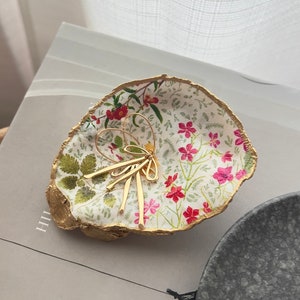 Garden Party - Recycled Oyster Shell Trinket Dish for jewelry & rings. A unique gift for engagement, brides, bridesmaids and mothers!