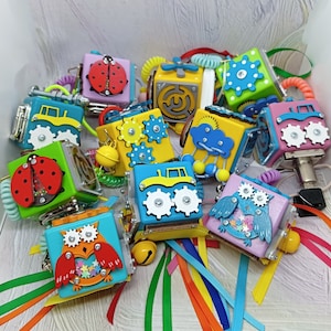 Tablero de actividades para niños pequeños Cubo de actividades para bebés Juguete educativo Cubo de actividades Caja de actividades Juguete de madera Montessori Cubo sensorial de 2 años