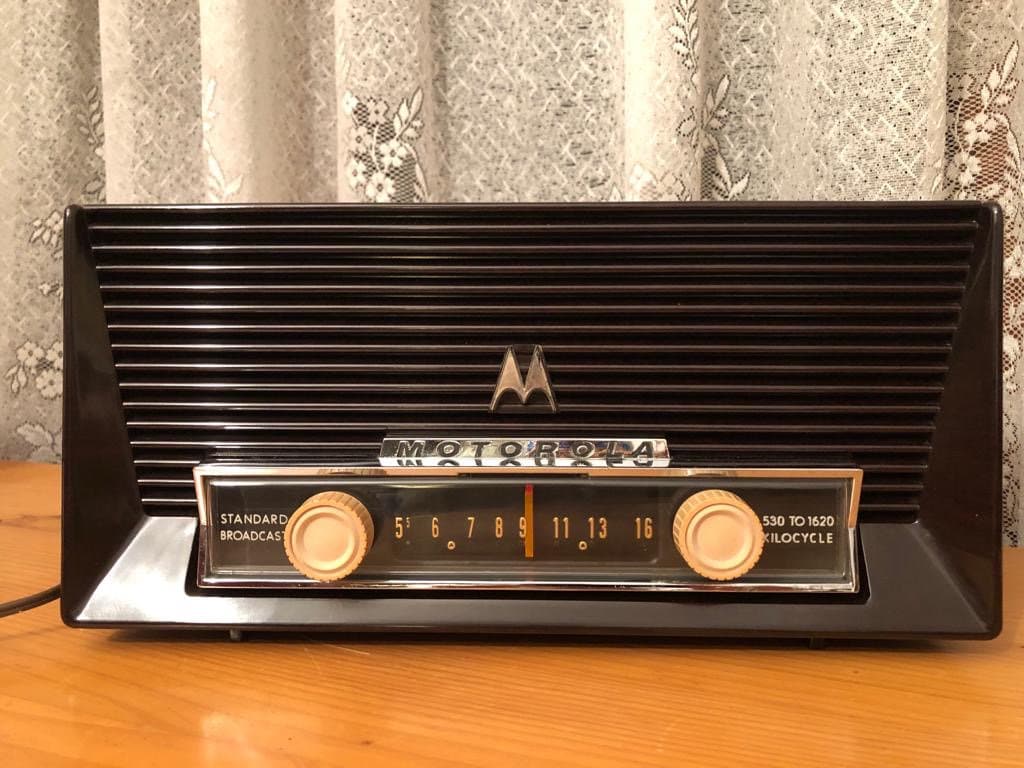 1965 Vintage MOTOROLA Leather Case Transistor Radio w/ Bluetooth Techn –  Sustainable Deco, Inc.
