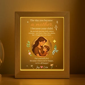 Luz nocturna acrílica con carta de amor para mamá. Nombre y foto personalizados. Regalo emotivo para mamá con una frase sincera.