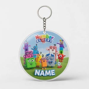 Puede incluir: Un juego de tres tazas de cerámica con un acabado mate moteado. Las tazas son de color crema, gris claro y gris oscuro. Cada taza tiene un diseño simple y minimalista y un asa redondeada.