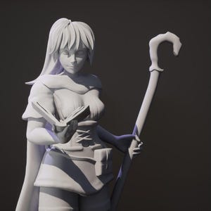 Puede incluir: Una figura blanca impresa en 3D de un personaje femenino sosteniendo un libro y un bastón. El personaje lleva un vestido largo con un cinturón y una capa. El bastón tiene un mango curvo.