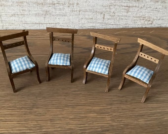 Set van 4 stoelen voor poppenhuis