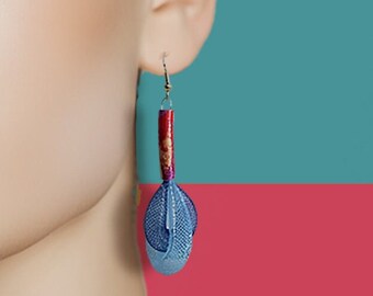 Light & navy blue nylon mesh drop earrings, with a red tones bead