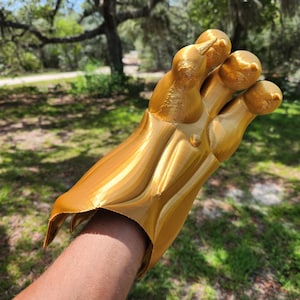 Epic Feline Claw Shield Display – 3D Printed Collectible Prop (Unpainted)