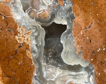 La Perla Geode: Face Polished Specimen, UV Reactive