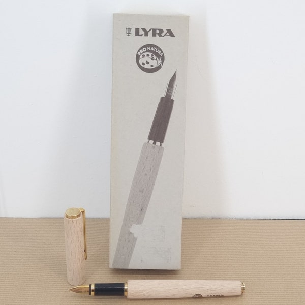 Eco friendly fountain pen. Made from beechwood in a cardboard box. From Lyra, Pro Natura