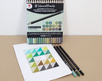 18 crayons de couleur haut de gamme de Decotime. Pointe souple pour un transfert de couleur optimal. Forme triangulaire ergonomique.