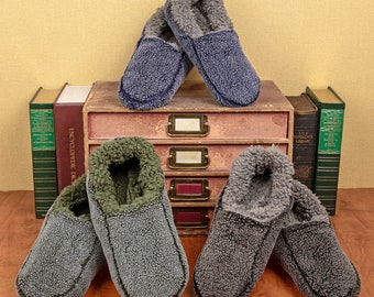 Snoozies! - Mens Super Soft Sherpa Fleece Two Tone Slippers with Non Slip Sole in Brown, Black or Navy