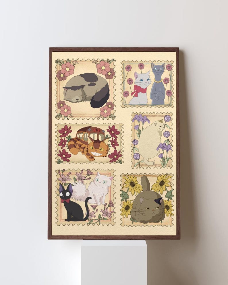 Puede incluir: Una impresi&oacute;n enmarcada con seis ilustraciones de gatos en dise&ntilde;os de sellos postales. Cada sello tiene un borde floral. Los gatos est&aacute;n representados en varios colores y poses, incluyendo gris, blanco y negro, algunos con accesorios.