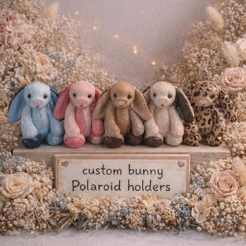REA Polaroid fotohållare för Instax | Mjukisdjursdisplay i Jellycat-stil | Handmålad och 3D-utskriven | Unik presentidé för samlare bild 4