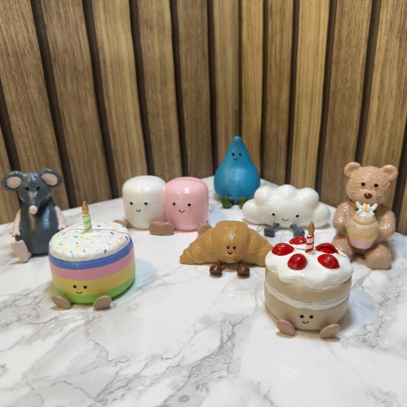 REA Polaroid fotohållare för Instax | Mjukisdjursdisplay i Jellycat-stil | Handmålad och 3D-utskriven | Unik presentidé för samlare bild 2