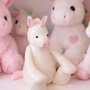 REA Polaroid fotohållare för Instax | Mjukisdjursdisplay i Jellycat-stil | Handmålad och 3D-utskriven | Unik presentidé för samlare bild 18