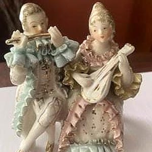 Antique Staffordshire Porcelain figurine in excellent antique condition