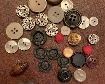 Assorted vintage buttons and button covers