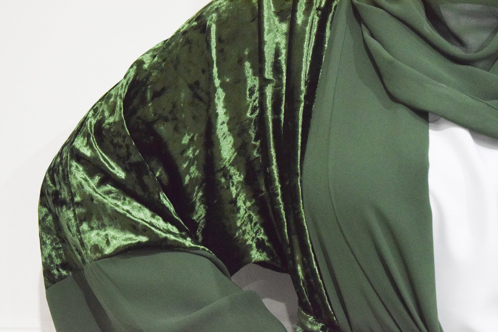 Chic Contrast Piping Flare Knits Abaya Green