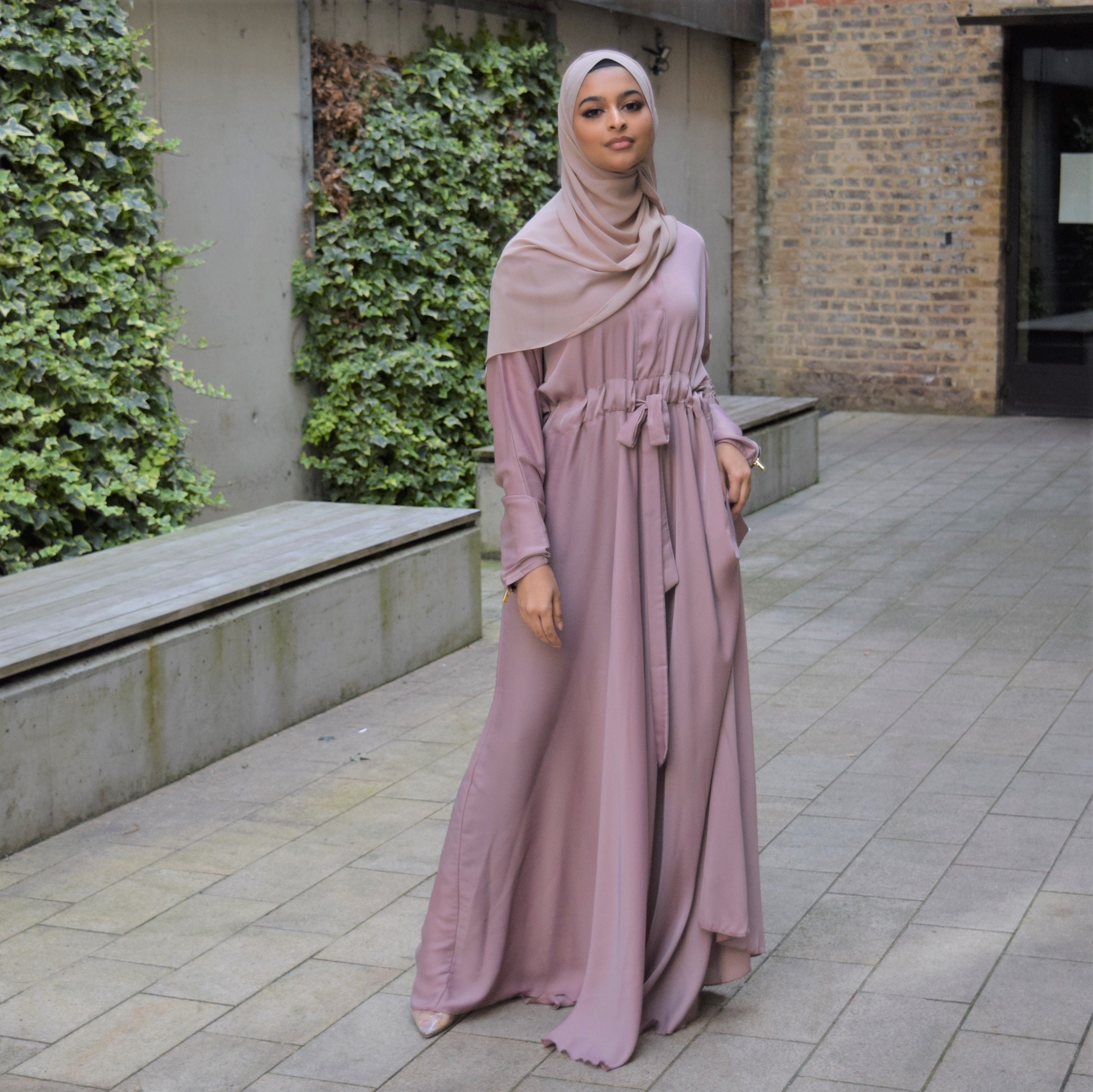 Nida abaya clearance