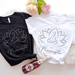 Namaste Lotusblume, Yoga Shirt, Yoga Tshirt, Sport Shirt, Geschenk für ihn, Geschenk für sie, Yoga Geschenk, Spiritual Shirt, Lotusblüte White