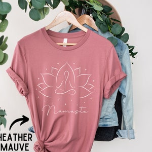 Namaste Lotusblume, Yoga Shirt, Yoga Tshirt, Sport Shirt, Geschenk für ihn, Geschenk für sie, Yoga Geschenk, Spiritual Shirt, Lotusblüte Bild 1