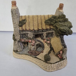 David Winter Scottish Collection The House on The Loch