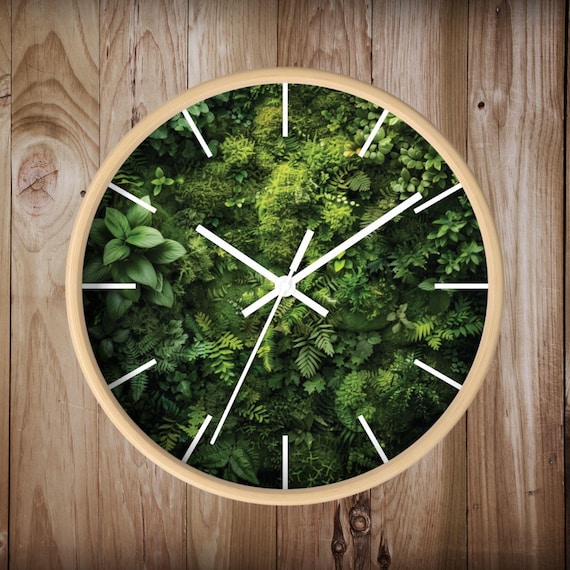 森の苔の壁掛け時計 温帯の森の苔と植物をモチーフにした時計 リビング