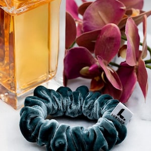 Mulberry Silk Velvet Scrunchie: 22 Momme Hair Tie
