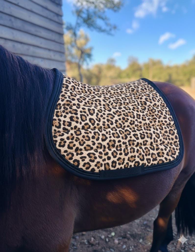 Tapis de selle cheval anglais design matelassé en polycoton