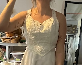Vintage Wedding Gown size 6 (dress #23)