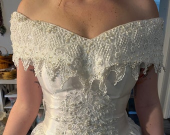 Vintage off the shoulder Wedding Dress size 6 (Dresss #29)