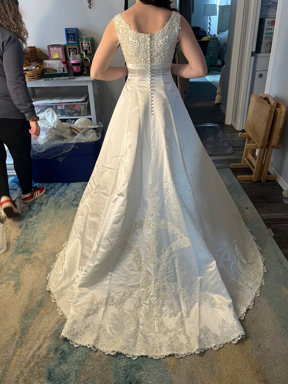 Beautiful vintage wedding gown size 8 (dress #50) - image 5