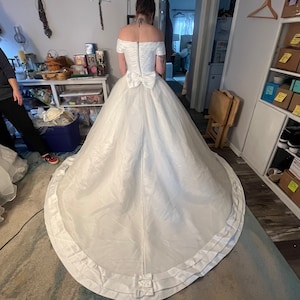 Vintage Off the Shoulder 90&#39;s wedding gown size 8 (dress #38)