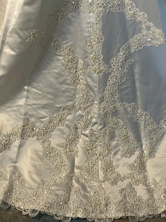 Beautiful vintage wedding gown size 8 (dress #50) - image 4