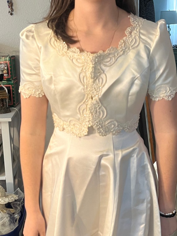Beautiful vintage wedding gown size 8 (dress #50) - image 7