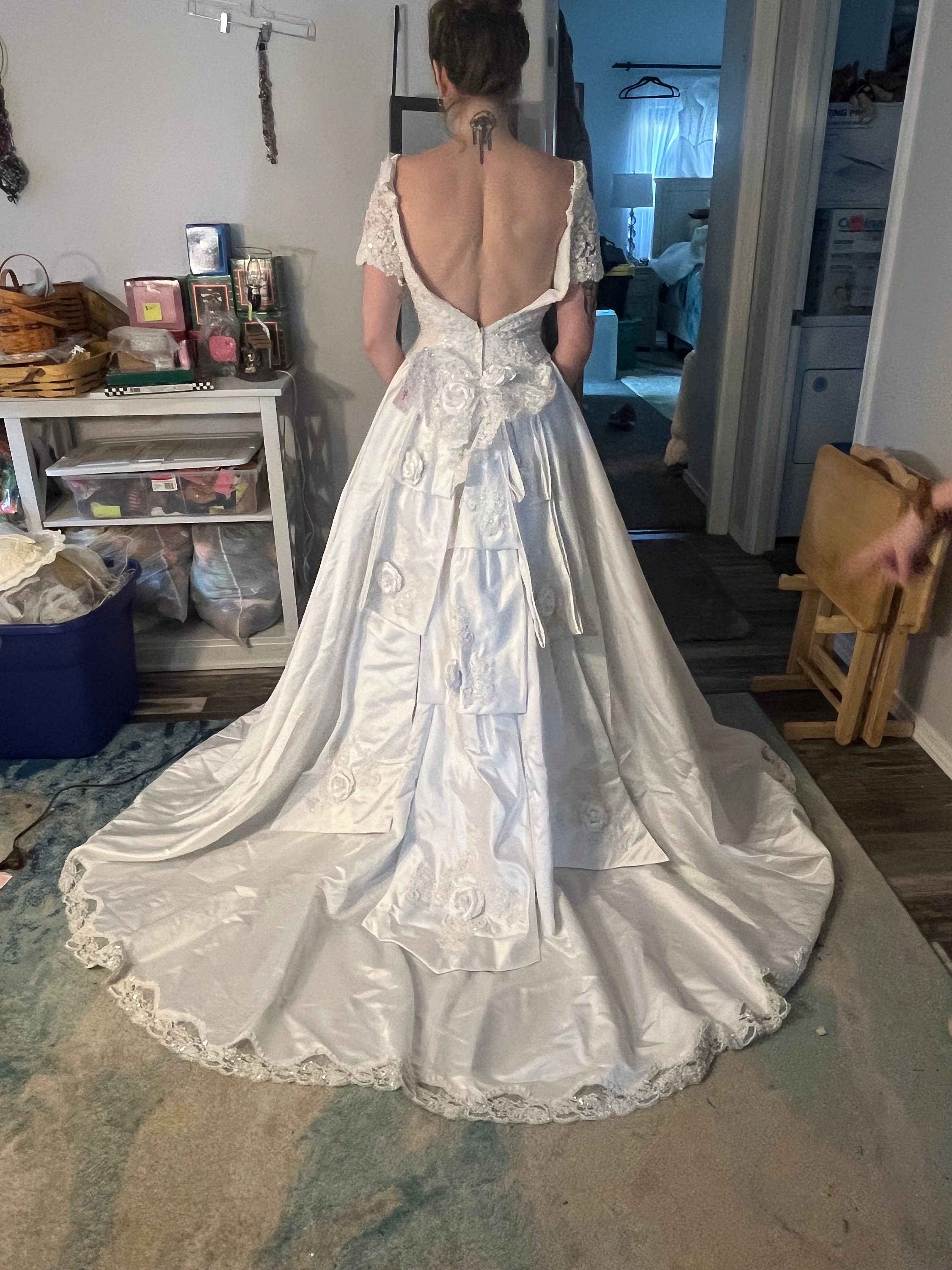 Vintage short sleeved wedding dress from the 90's size 8 (dress #37)