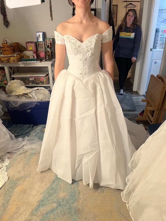 Vintage sleeveless wedding dress size 10 (Dress #2