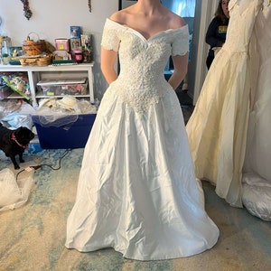 Vintage 90&#39;s off shoulder wedding dress size 8 (dress #51)