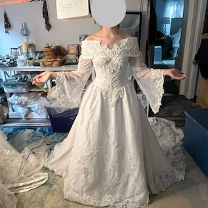 Vintage 90&#39;s wedding gown size 10 (Dress # 75)
