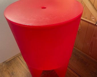 90年代にフィリップ・スタルクがデザインしたヴィンテージのトープ色の