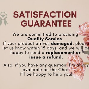 Puede incluir: Un dise&ntilde;o floral rosa y blanco con texto que dice "SATISFACTION GUARANTEE" en rojo y negro. El texto debajo dice "Estamos comprometidos a brindar un servicio de calidad. Si su producto llega da&ntilde;ado, por favor h&aacute;ganoslo saber dentro de los 15 d&iacute;as, y estaremos encantados de enviarle un reemplazo o emitir un reembolso. Adem&aacute;s, si tiene alguna pregunta. Siempre estoy disponible en el Chat. &iexcl;Estar&eacute; encantado de ayudarle!"