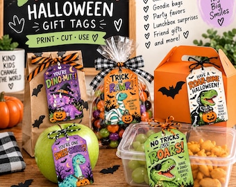 Könnte beinhalten: Eine Sammlung von ausdruckbaren Dinosaurier-Halloween-Geschenkanhängern mit bunten Illustrationen von Dinosauriern in Kostümen und Texten wie You're Dino-Mite, Trick or Rawr, Have a Roar-Some Halloween, You're One Sweet-Saurus und No Tricks Just Roars.